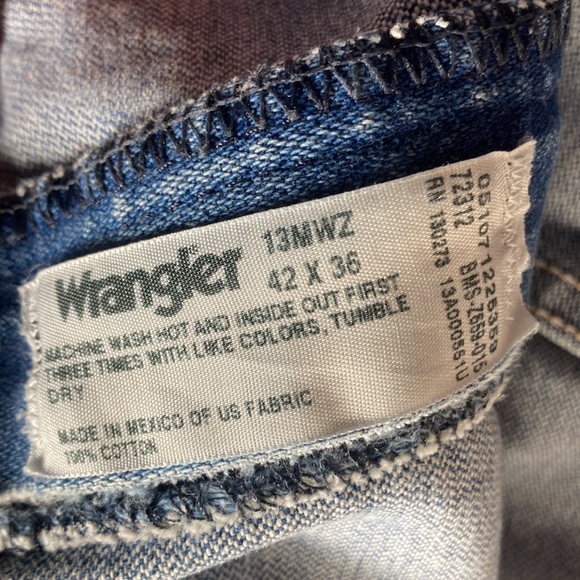 Mens EUC Wrangler Cowboy Cut Blue Denim Jeans Size 42x28 - Picture 4 of 10